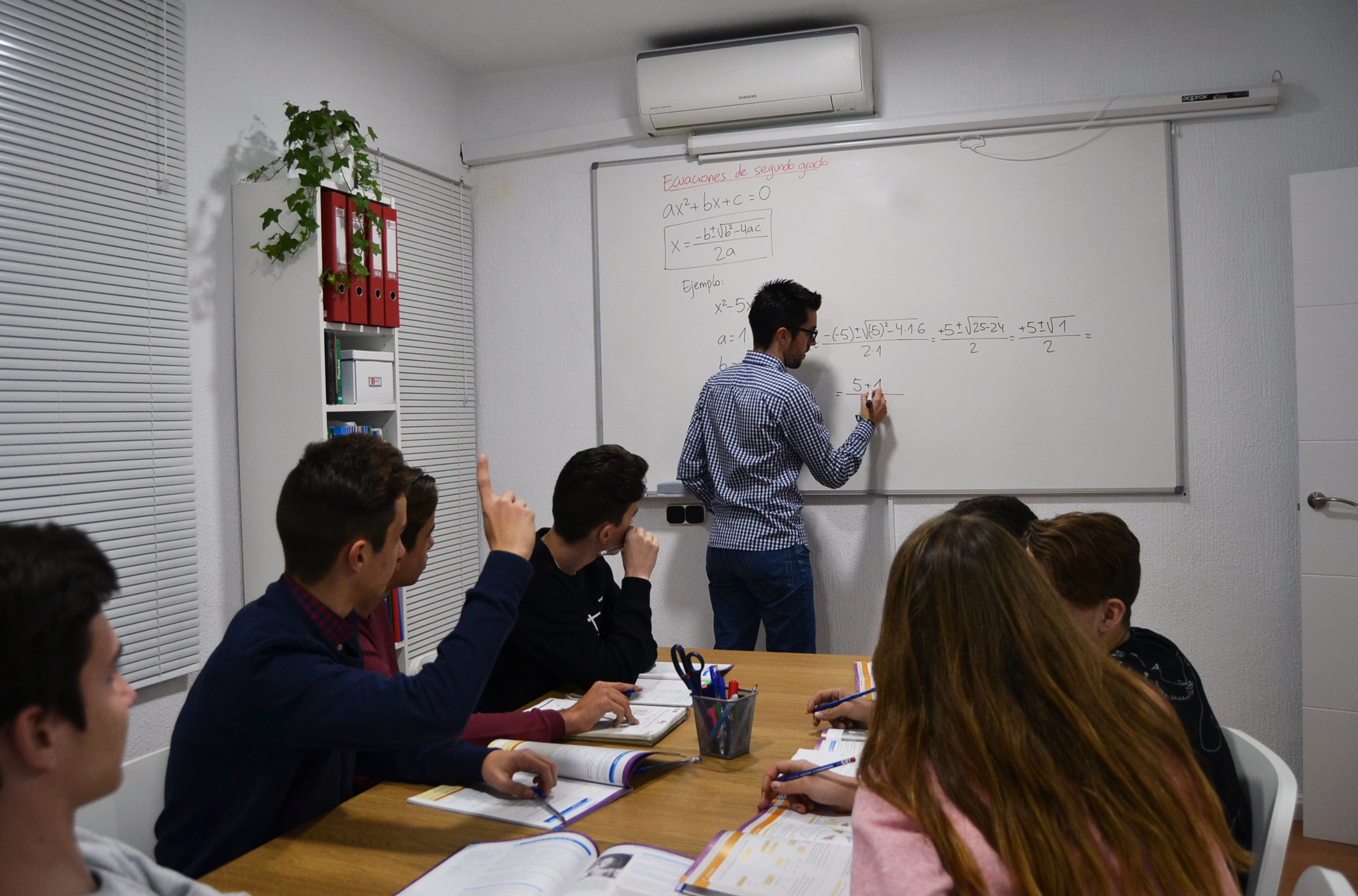 alumnos-aula-1-4 alumnos-aula-1-4